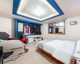 Pocheon Social Hotel - Pocheon - Bedroom