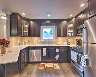 25 Mi to NYC Walkable Long Island Apt with Balcony - Glen Cove - Cozinha