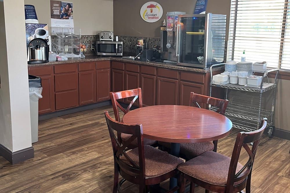 Restaurant view of Super 8 by Wyndham Hastings