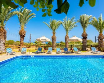 Villa Amorosa - Four Bedroom Villa, Sleeps 8 - Neo Chorio - Piscina
