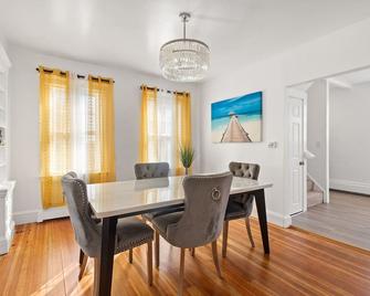 Meadowbrook Rd - Braintree - Dining room