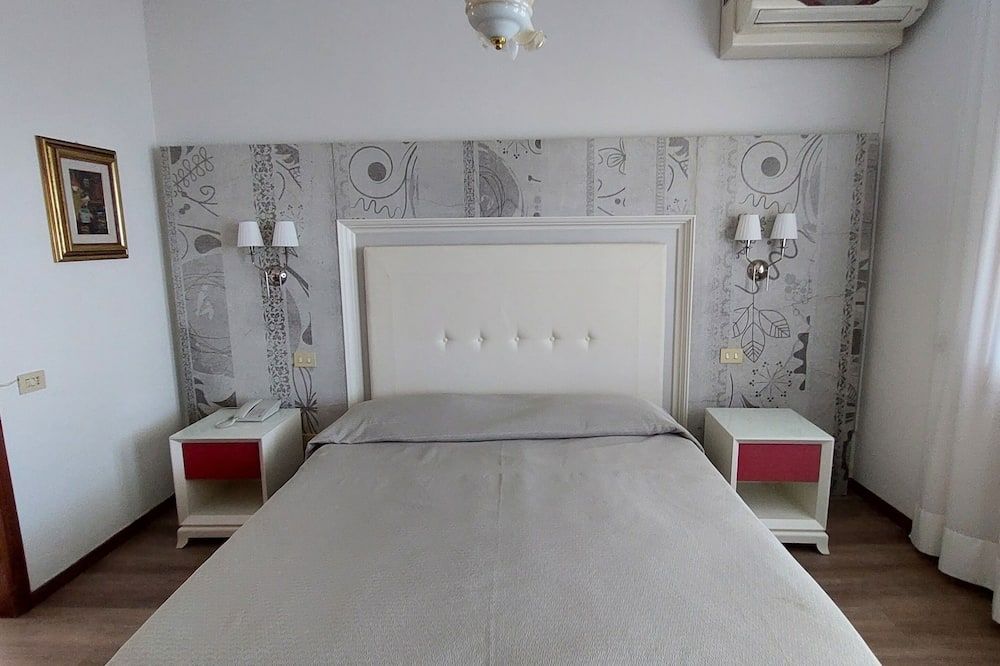 Albergo Alla Pineta - Montebelluna - Bedroom