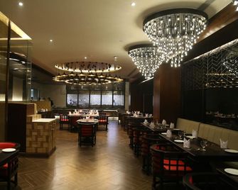 Ramada Encore by Wyndham Jalandhar - Jalandhar - Ресторан