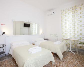 Martini Bed - Roma - Camera da letto
