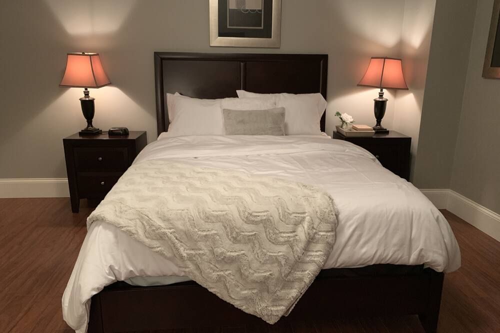 A little European luxury in the heart of downtown Sudbury. - Sudbury - Bedroom