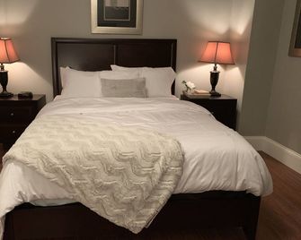 A little European luxury in the heart of downtown Sudbury. - Sudbury - Bedroom