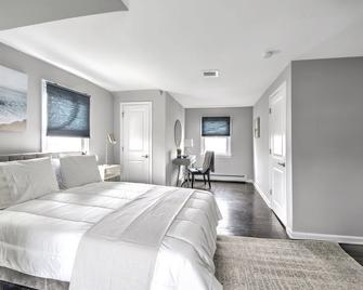 Spacious 4 BR house - One block from private beach w/ beach passes - Point Pleasant Beach - Bedroom