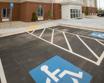 Magnolia Bay Hotel & Suites - Jonesboro - Gebouw