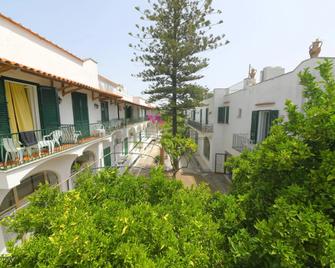 Hotel Pineta - Ischia - Outdoor view