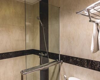 Capital O 141 Fatmawati Cozy Residence - Jakarta - Bad