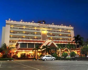 Maeyom Palace Hotel - Phrae - Building