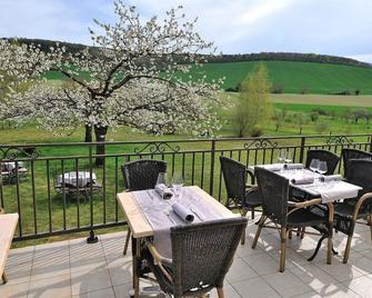 Est Garden Hotel - Eaux-Puiseaux - Balcón