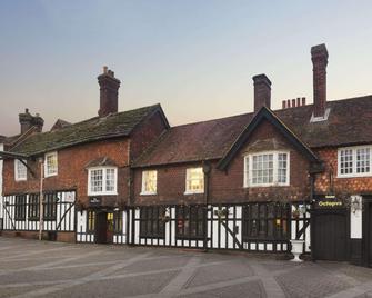 Ramada by Wyndham Crawley Gatwick - Crawley - Bygning