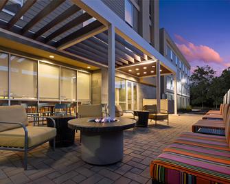 Home2 Suites by Hilton Dover - Dover - Binnenhof