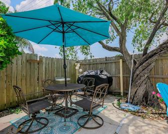 Endless Summer Pool Vibes - Largo - Patio