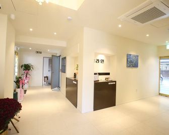 Hotel rein - Gyeongju - Rezeption