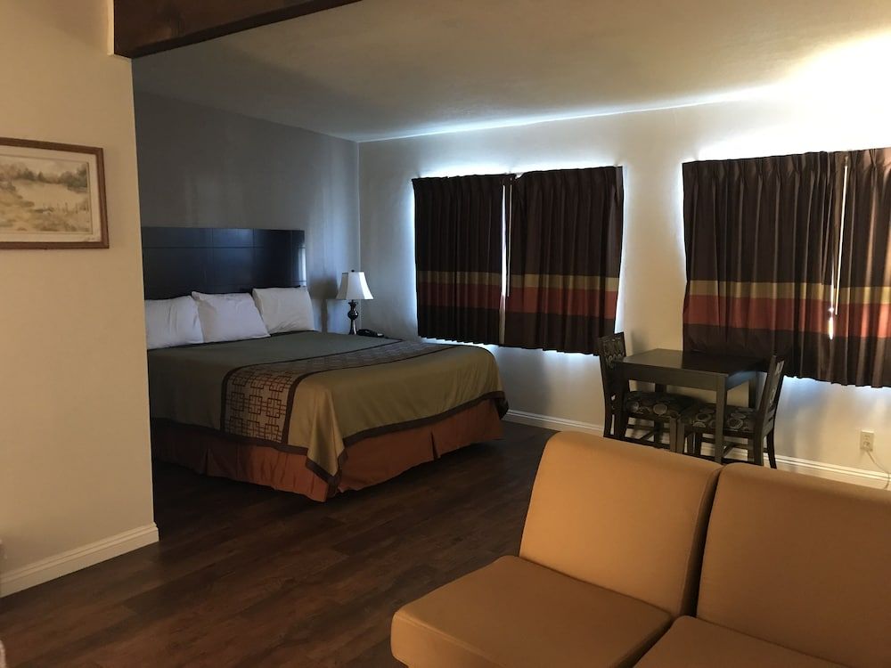 Manhattan Inn & Suites - Manhattan Beach - Schlafzimmer