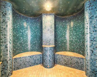 Leonardo Hotel & Residenz München - Munich - Pool