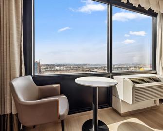 Ramada by Wyndham Flushing Queens - קווינס - חדר שינה