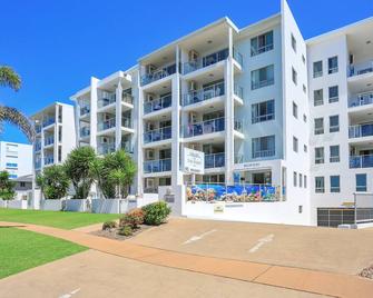 The Point Resort - Bundaberg - Building