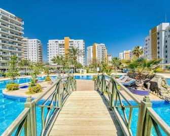 Caesar Resort & Spa - Tríkomo - Pool