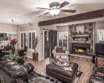 Pinon Park by Ruidoso Vacation Rentals - Ruidoso - Living room