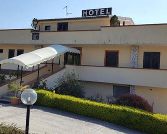 Hotel Vittoria - Torrecuso - Building