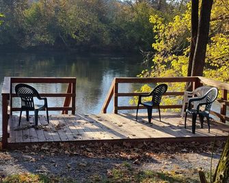 Glamping At It's Finest! -Waterfront On The Shenandoah River! Open Year Round! - Luray - Innenhof