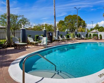 Best Western Fort Myers Inn & Suites - Fort Myers - Piscina