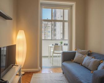 Succeed Campo Pequeno Guest House - ליסבון - סלון