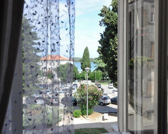 Amphiteater Art Apartman - Pula - Balcon