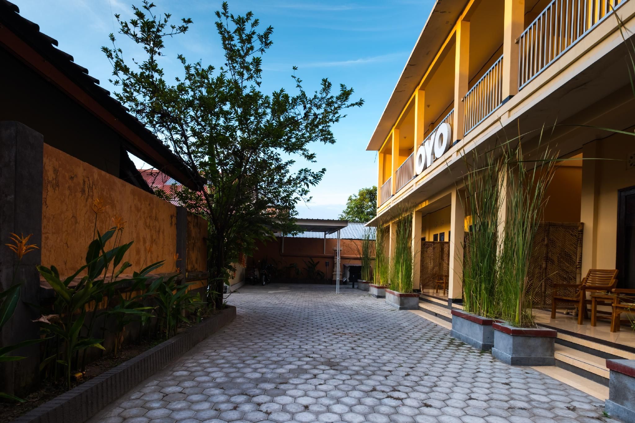 OYO 1492 Rupaqa Hotel - מטראם - בניין