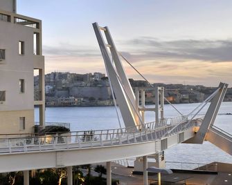 Modern Family Holiday Retreat in Gzira - Sliema - Balcony