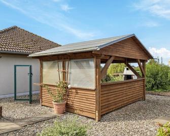 Stine-Im Herzen Rügens - Thesenvitz - Innenhof