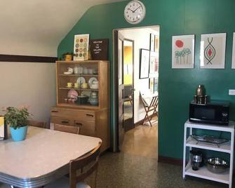 Gallery Loft of Oak Park #1 Top Host in IL - Oak Park - Dining room