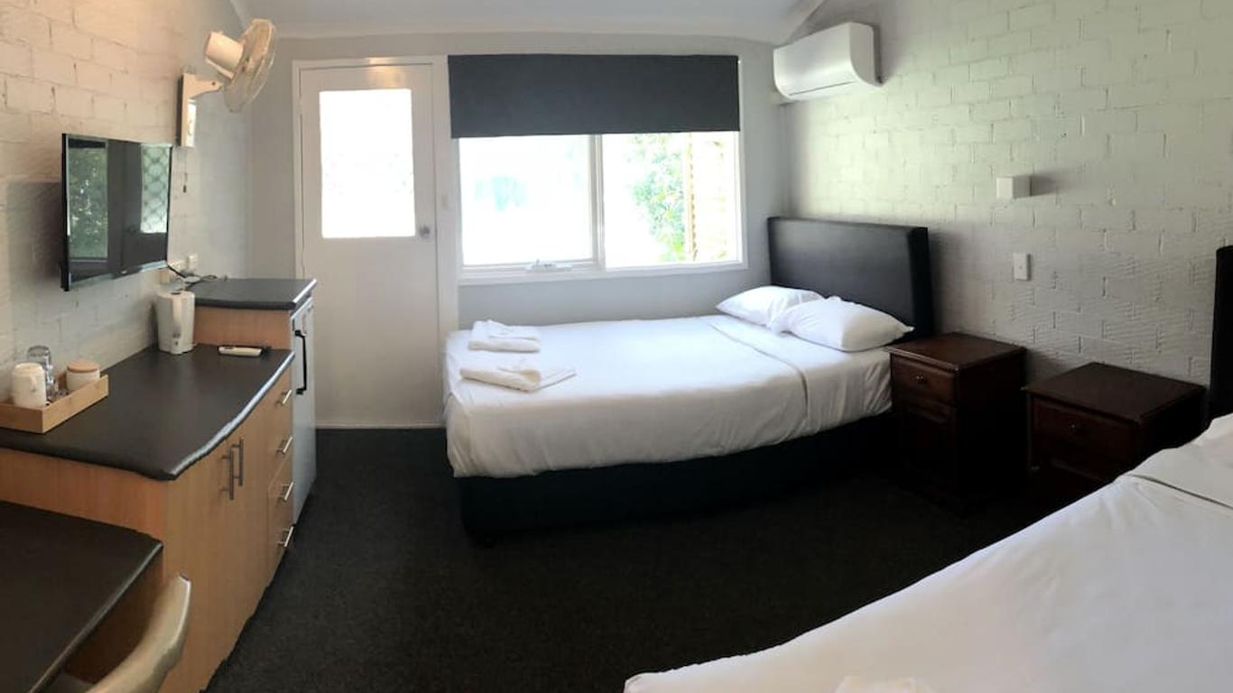 Bateau Bay Hotel