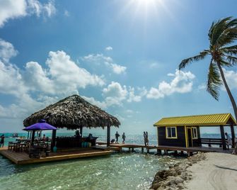 X'tan Ha- The Waterfront - San Pedro Town - Strand