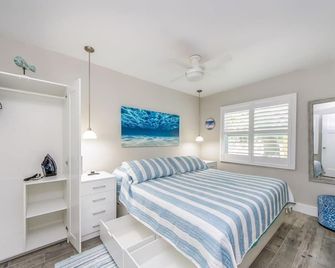 LUNA Cottage, Best Experience in IRB, new AC, totally remodeled, free parking - Indian Rocks Beach - Bedroom