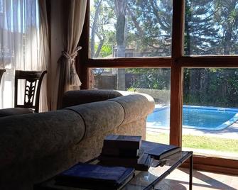 Bungalow with garden, swimming pool, barbecue, pool, in an excellent location! - Montevideo