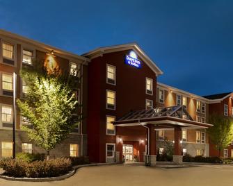 Days Inn & Suites by Wyndham Sherwood Park Edmonton - Sherwood Park - Gebäude
