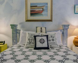 Anchor Inn Nsb Bed And Breakfast - New Smyrna Beach