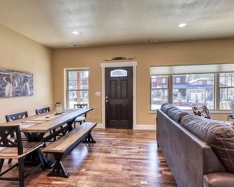 Modern Condo Near BH Attractions-garage Parking - Rockerville - Soverom