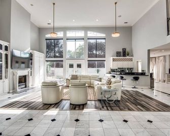 7600 Square Foot Grand Estate. - Dallas - Lobby