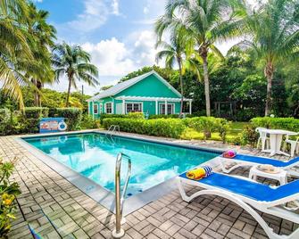 20 Steps To The Beach -Winter Discount- - North Side - Pool