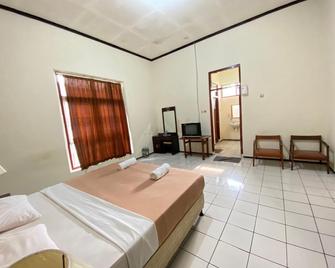 D'Emmerick Budget Hotel - Salatiga - Slaapkamer
