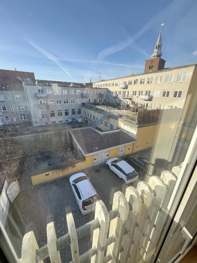 Central Luxus Apartment Free Private Parking – Randers