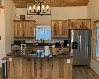 Quiet, Comfy Columbia River Viewspot: Full Kitchen, Grill, Yard; Dogs Ok - Kettle Falls - Kitchen
