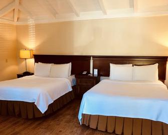 Two Queen Bed Cottage - Carmel-by-the-Sea - Bedroom