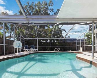 Two Palms Heated Pool Retreat - Rockledge - Pool