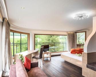 Jewelery box panoramic view - Bauernhof Lindenhof - Scheffau am Wilden Kaiser - Wohnzimmer